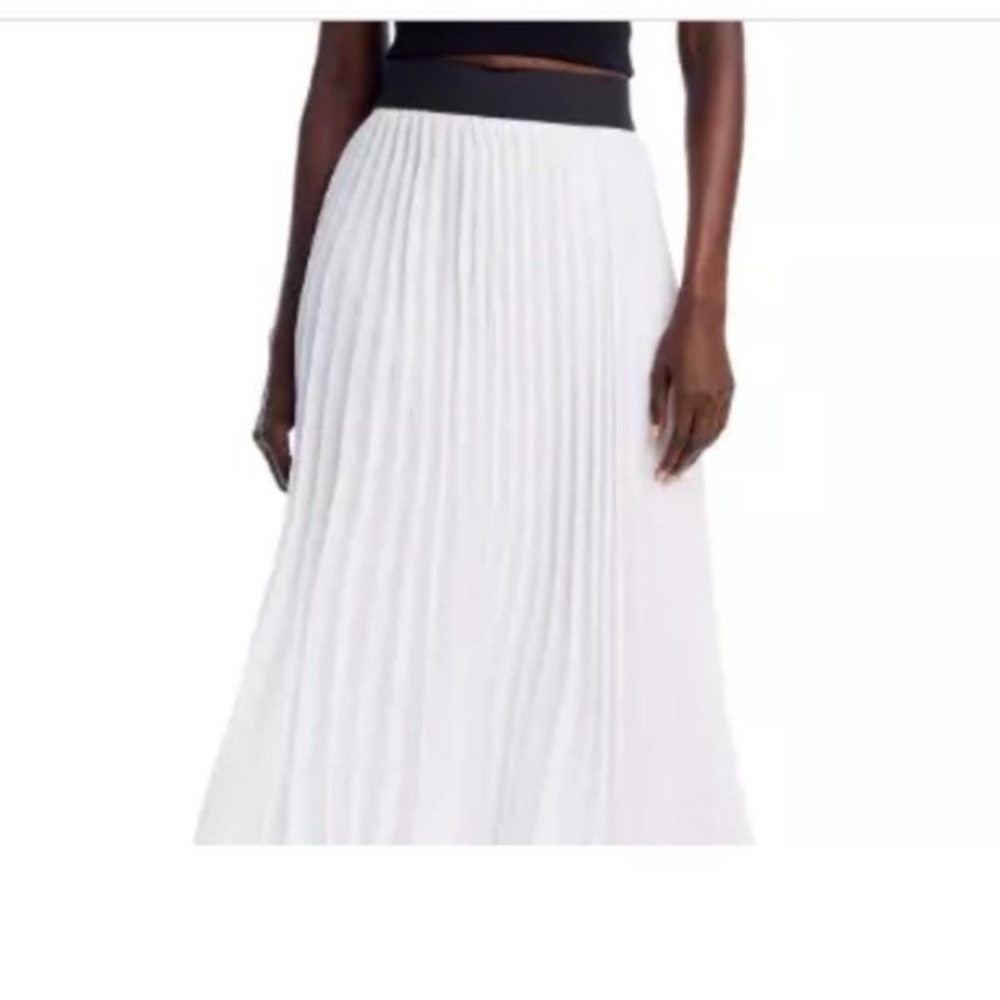Isaac Mizrahi White Plissé Skirt below knee - L